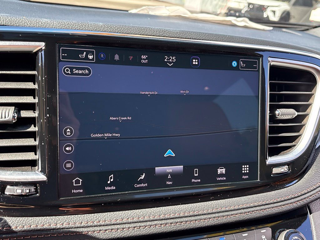 Used 2025 Chrysler Pacifica Pinnacle FWD image 15