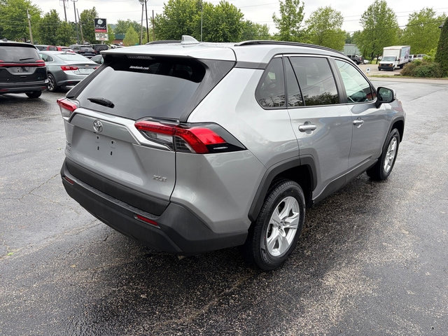 Used 2019 Toyota RAV4 XLE FWD image 6