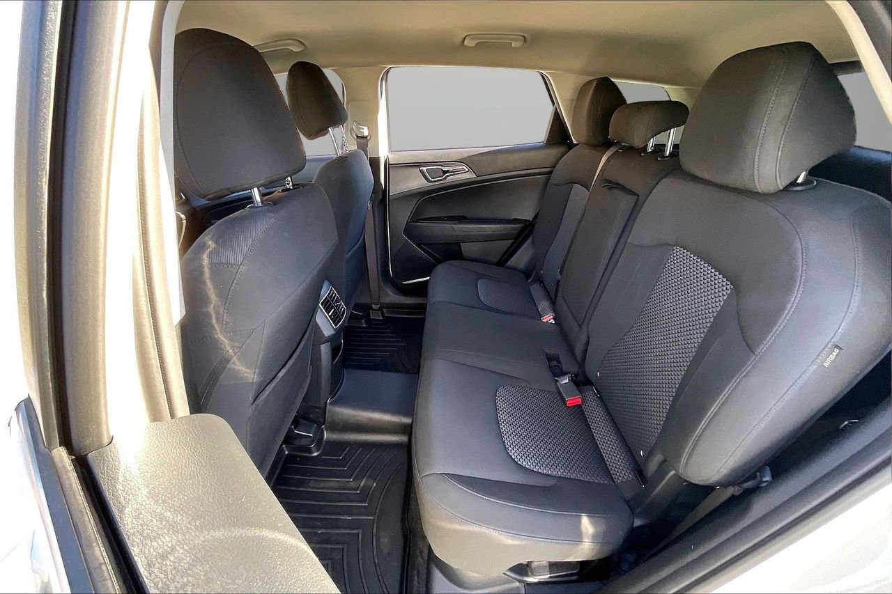 Used 2025 Kia Sportage LX image 21
