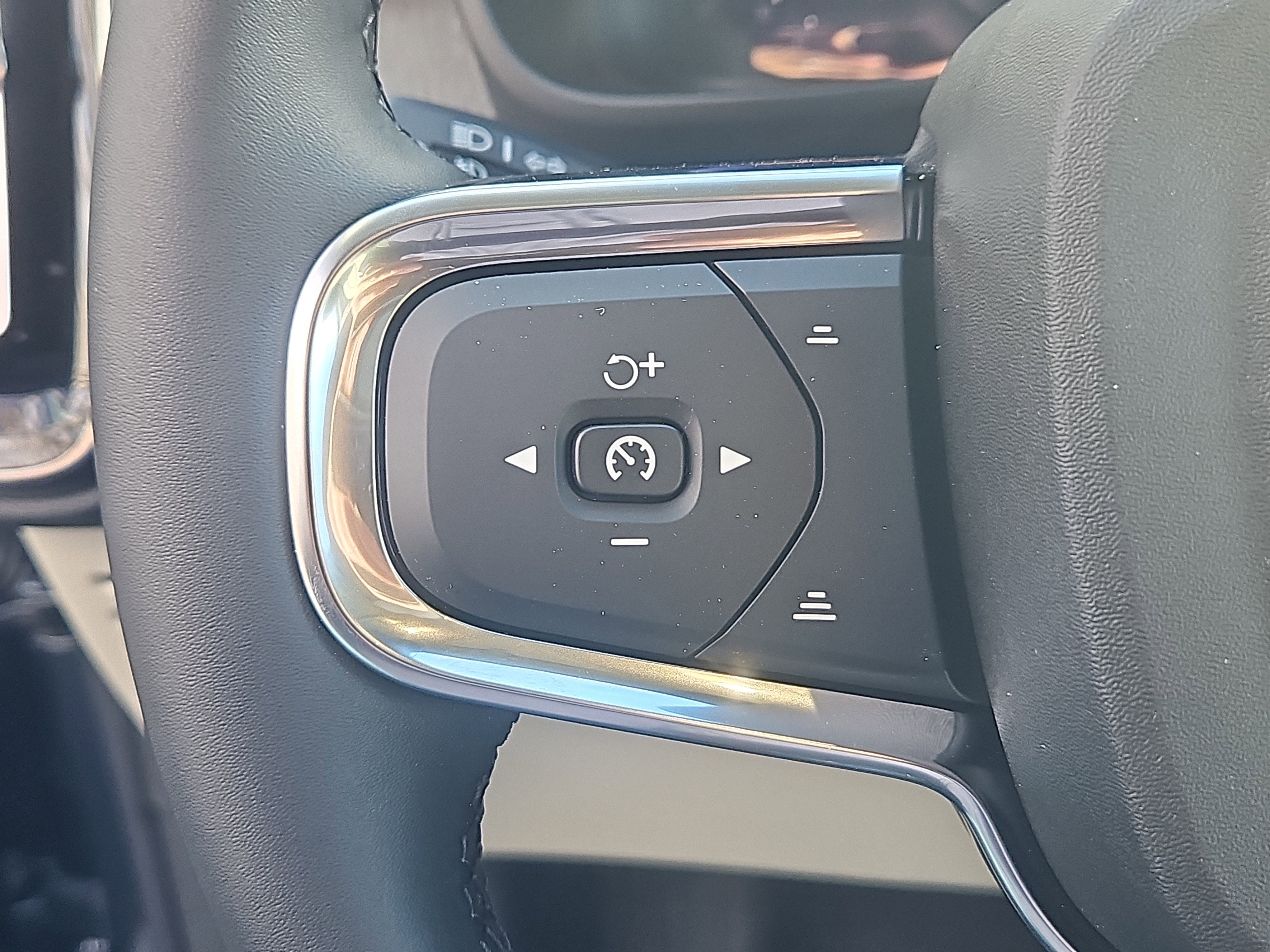 New 2026 Volvo XC40 B5 Ultra w/ Protection Package Premier image 16