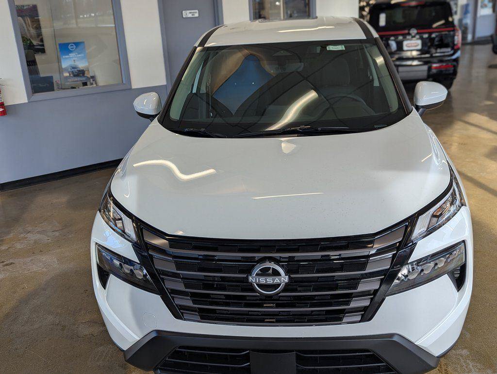 New 2026 Nissan Rogue SV w/ Cold Weather Package AWD/4WD image 4