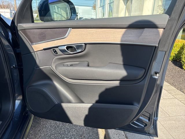 Used 2025 Volvo XC90 B6 Plus image 16