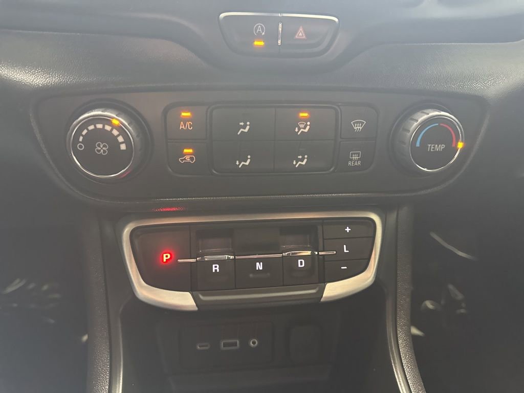Used 2024 GMC Terrain SLE w/ Elevation Edition FWD image 19