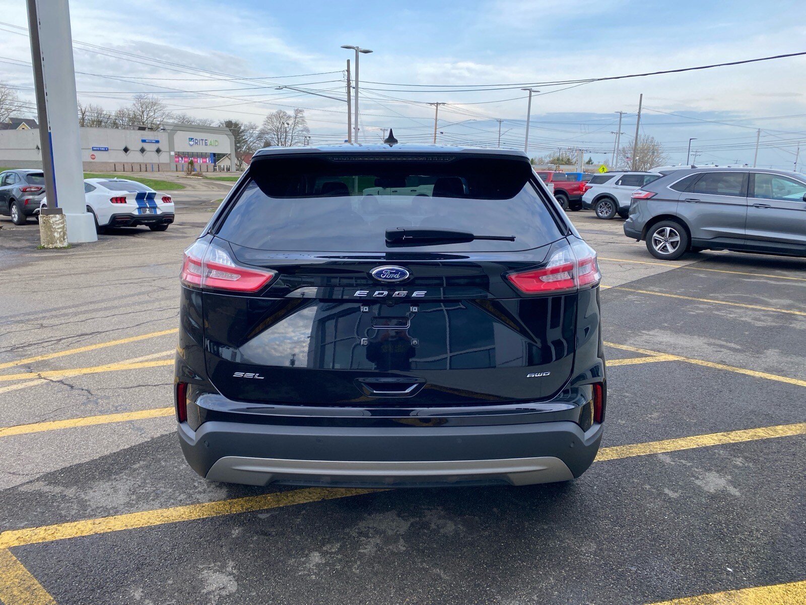 Used 2024 Ford Edge SEL w/ Convenience Package AWD/4WD image 5