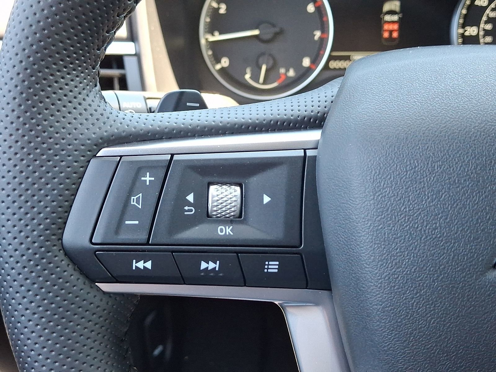 New 2026 Mitsubishi Outlander LE AWD/4WD image 18