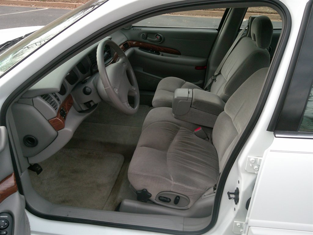 Used 2000 Buick Le Sabre Custom w/ Prestige Opt Pkg image 16