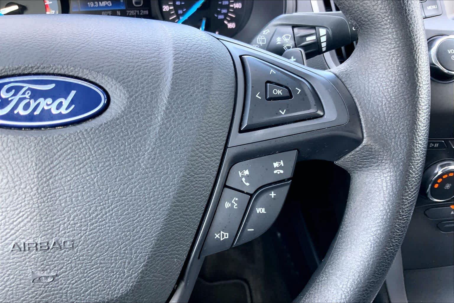 Used 2018 Ford Edge SE FWD image 24