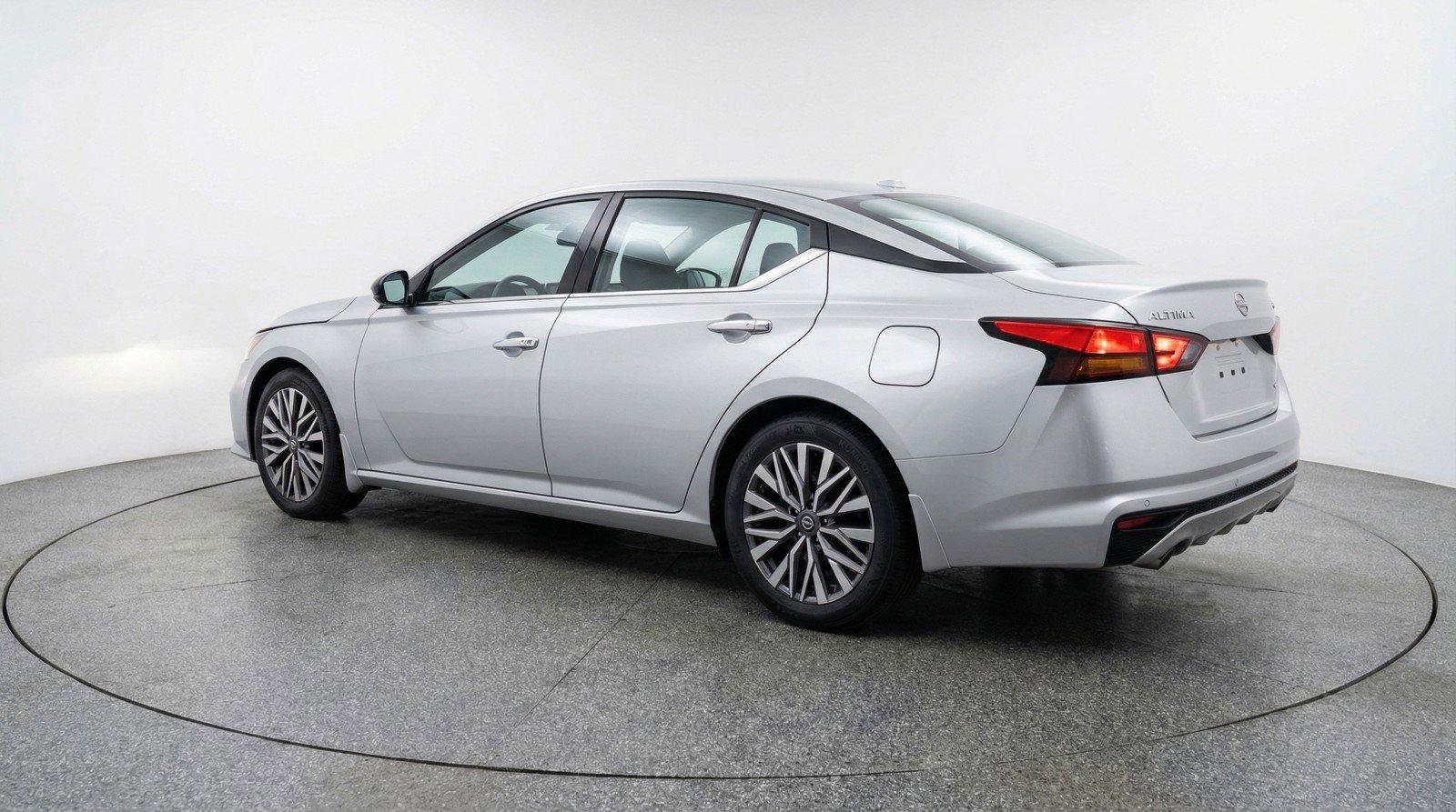Used 2025 Nissan Altima 2.5 SV image 6