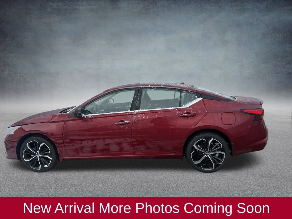Used 2023 Nissan Altima 2.5 SR w/ SR Premium Package image 3