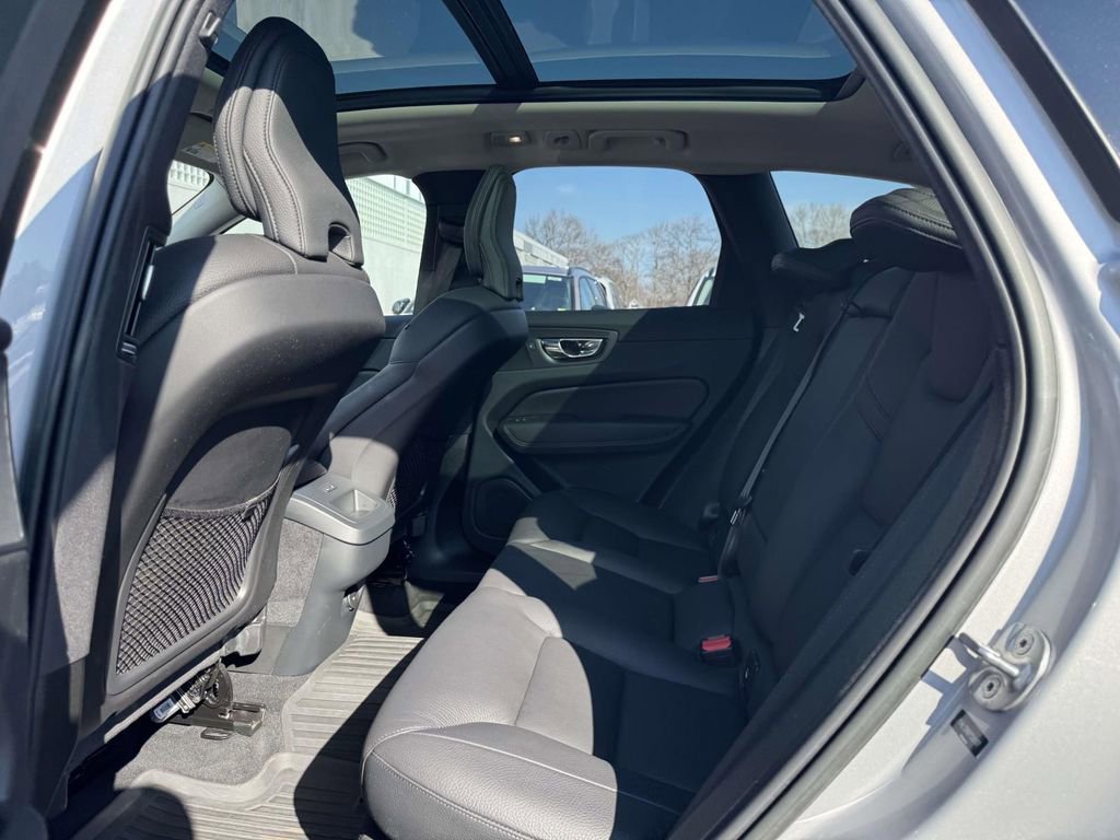 Certified 2023 Volvo XC60 B5 Plus w/ Climate Package image 9