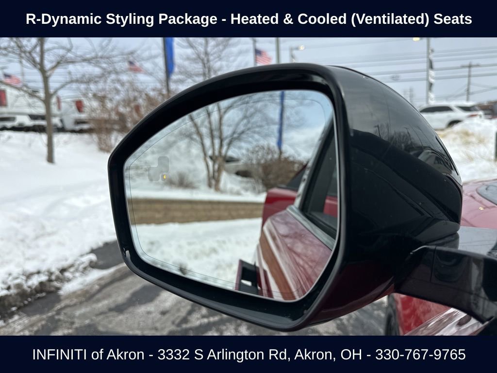 Used 2022 Land Rover Range Rover Velar R-Dynamic S image 3