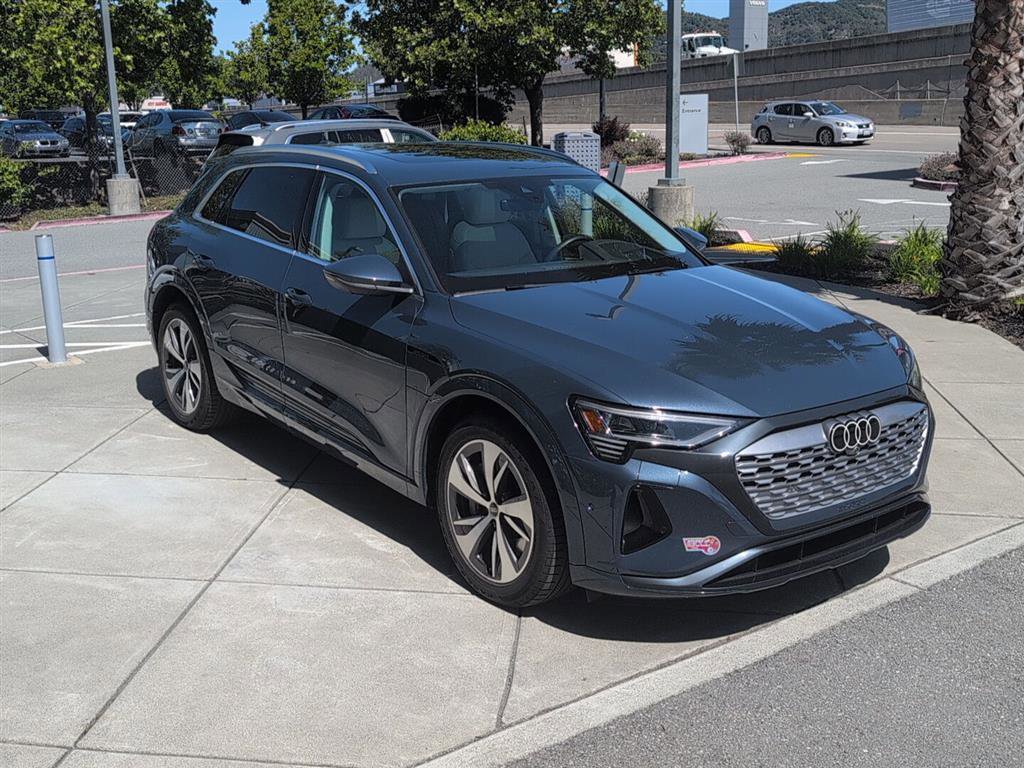 Used 2024 Audi Q8 e-tron Prestige w/ Prestige Package image 4