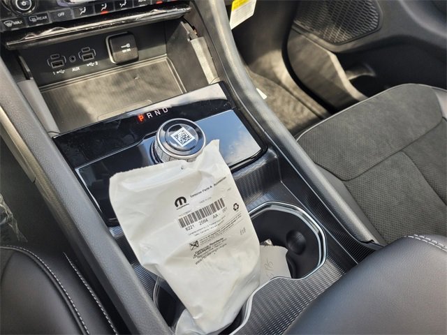 New 2025 Jeep Grand Cherokee Altitude image 24