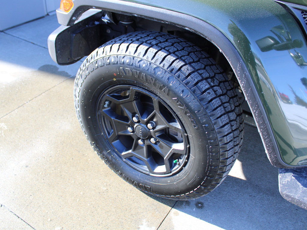 Certified 2021 Jeep Gladiator Willys image 36