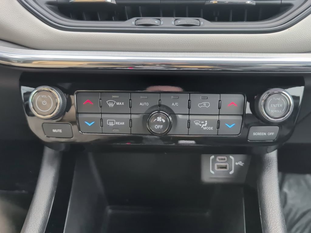 Used 2024 Jeep Compass Limited image 31
