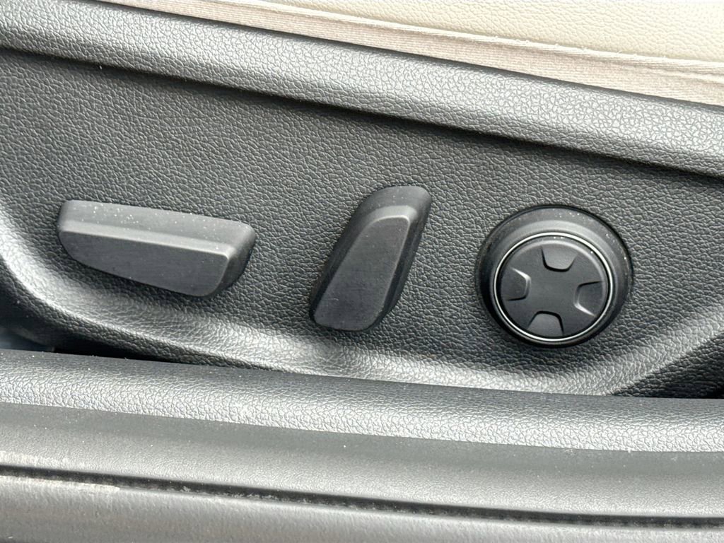 Used 2020 Genesis G70 2.0T image 24