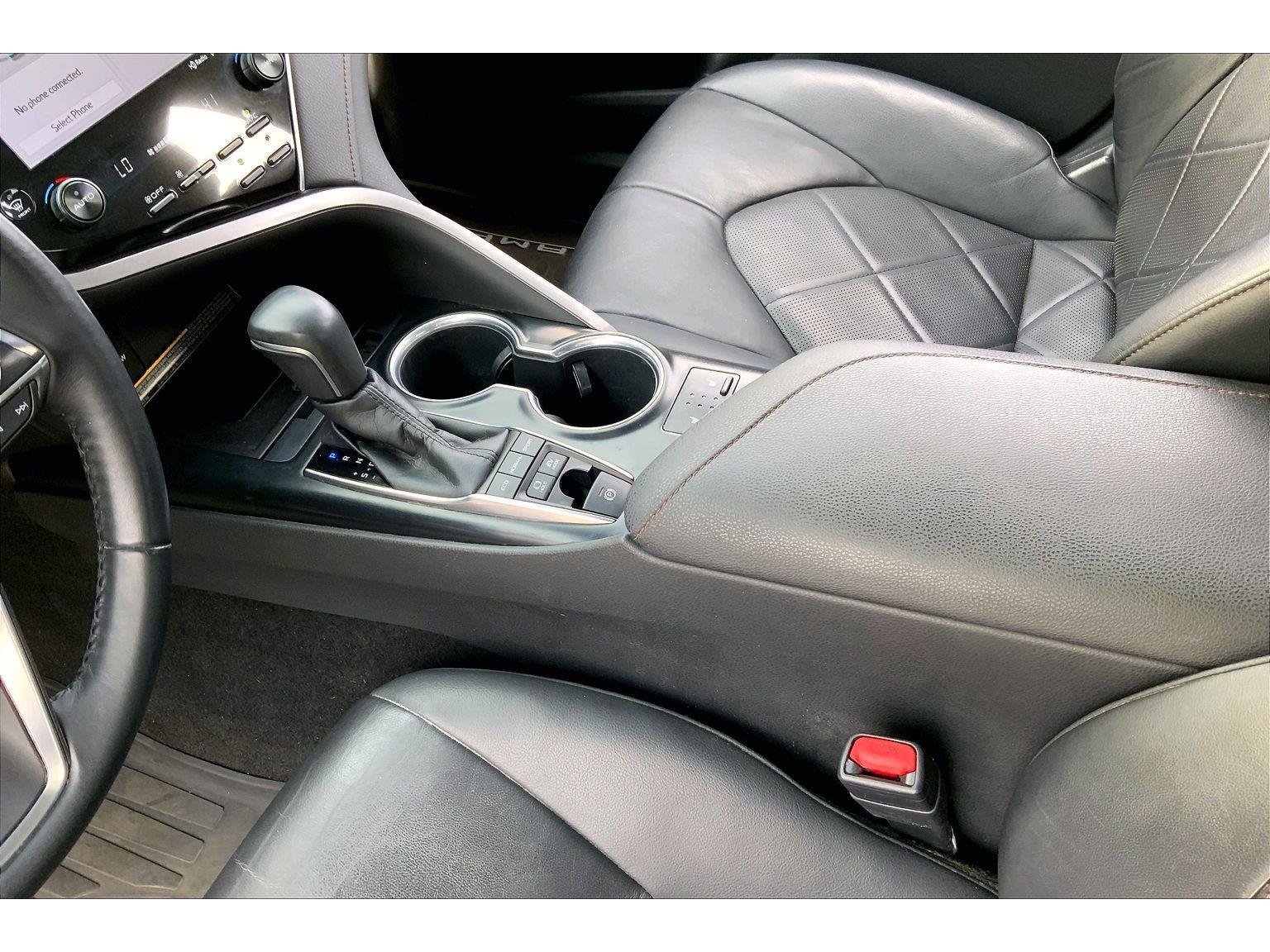 Used 2018 Toyota Camry XLE image 15