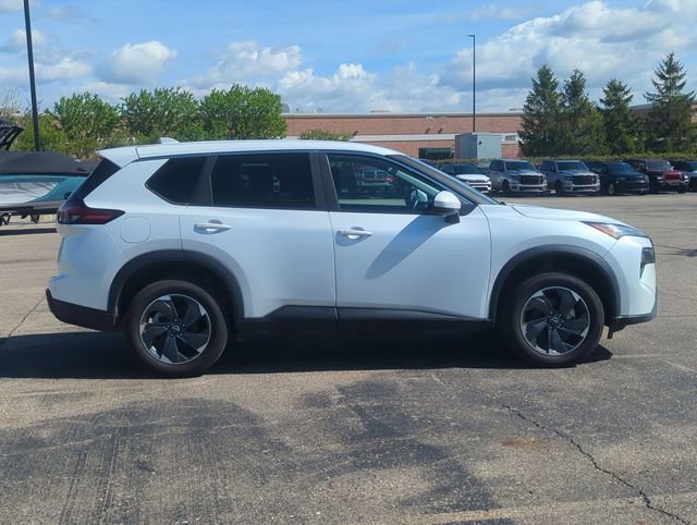 Used 2024 Nissan Rogue SV AWD/4WD image 2