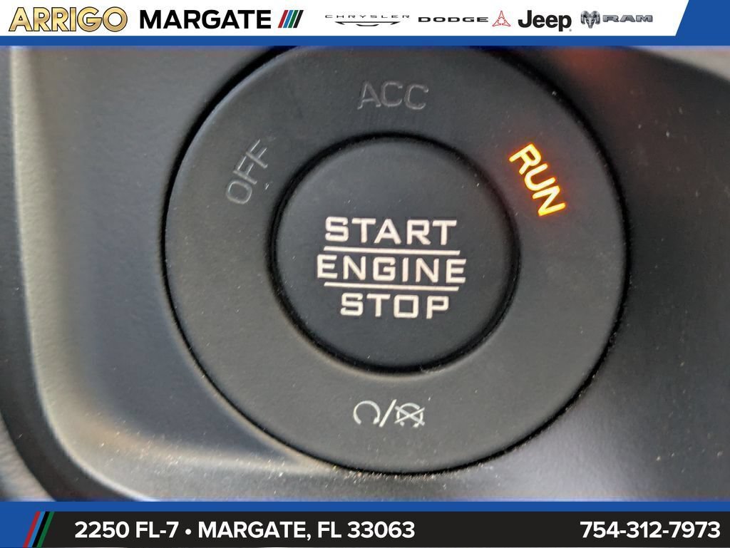Used 2025 Jeep Wrangler Unlimited Sahara AWD/4WD image 30