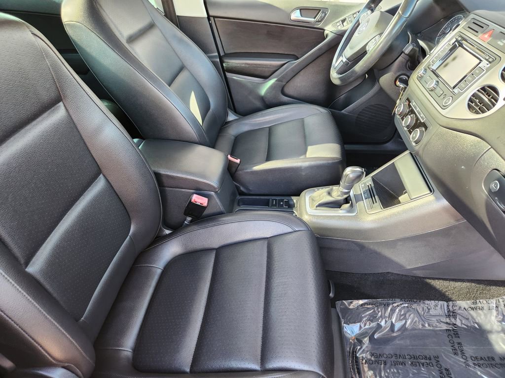 Used 2011 Volkswagen Tiguan SE image 4