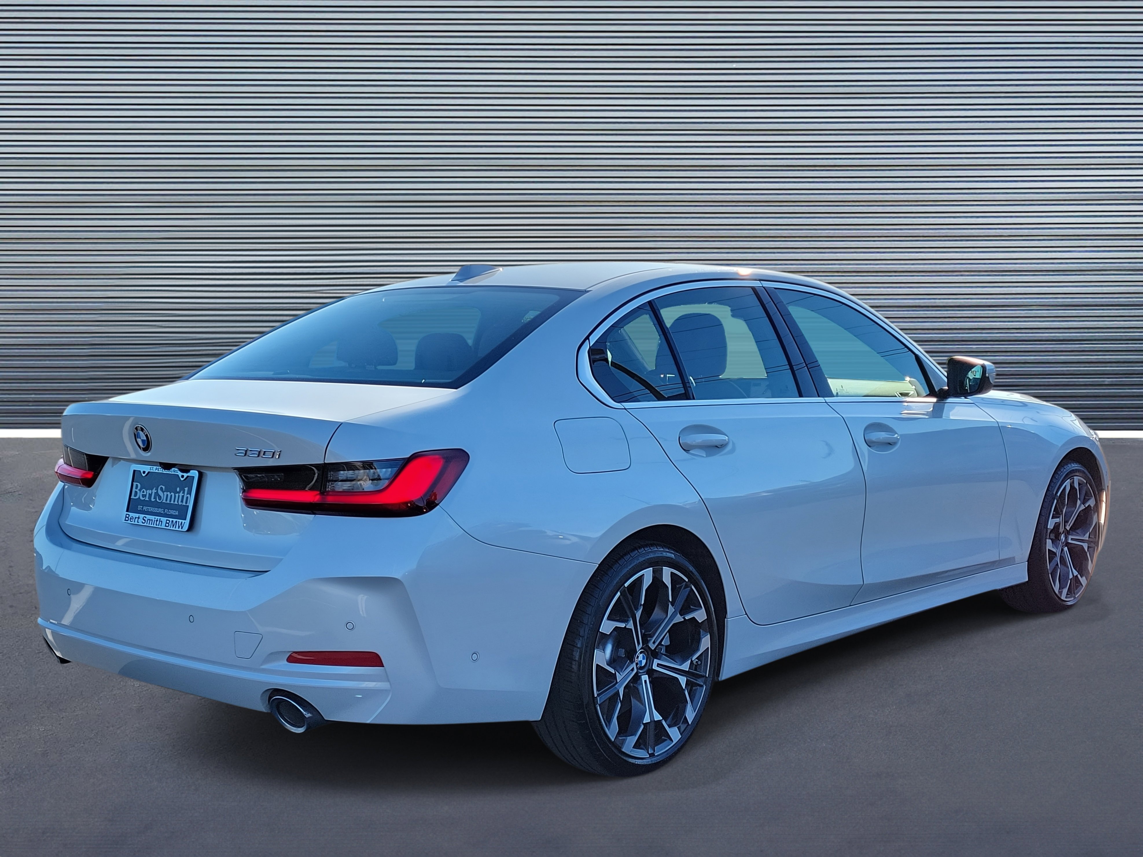 Used 2025 BMW 330i Sedan image 3