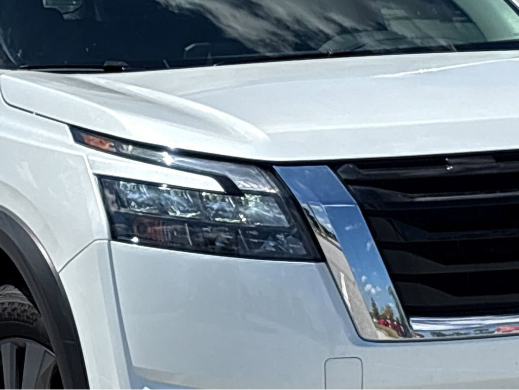 Used 2025 Nissan Pathfinder SV FWD image 17