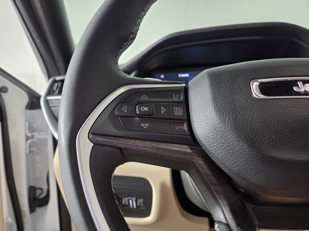 Certified 2025 Jeep Grand Cherokee Limited image 21