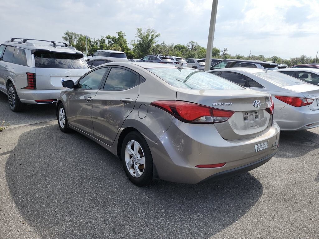 Used 2015 Hyundai Elantra SE FWD image 4