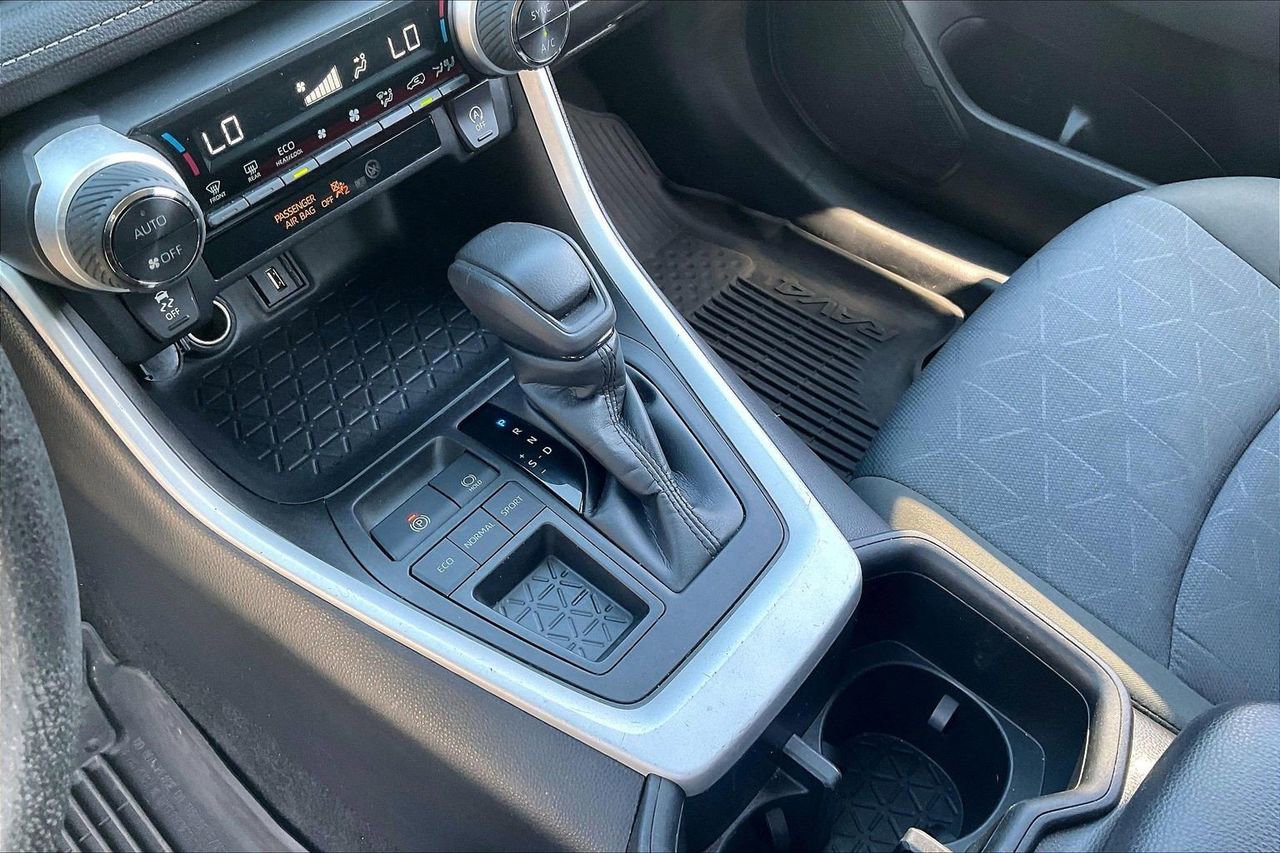 Used 2022 Toyota RAV4 XLE image 31