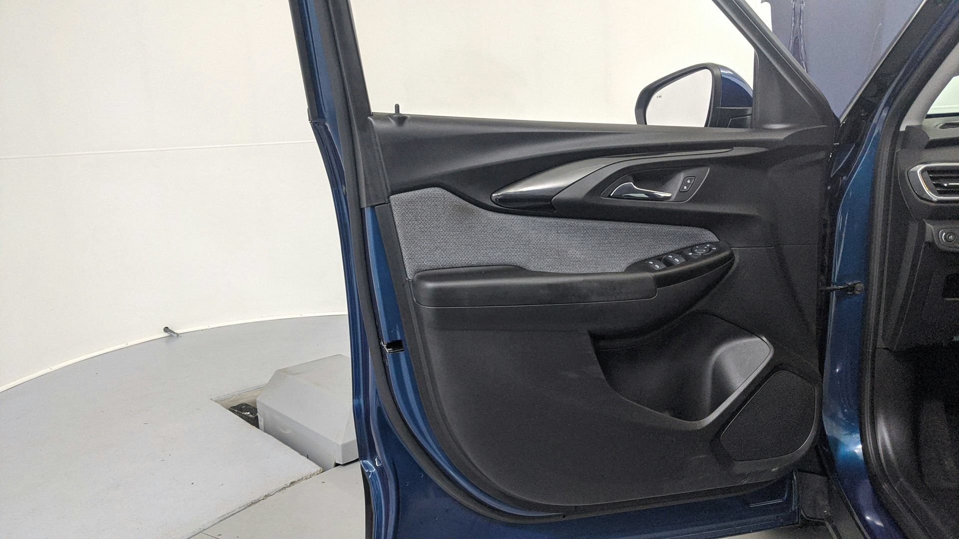 Used 2021 Chevrolet TrailBlazer LT w/ Convenience Package FWD image 32