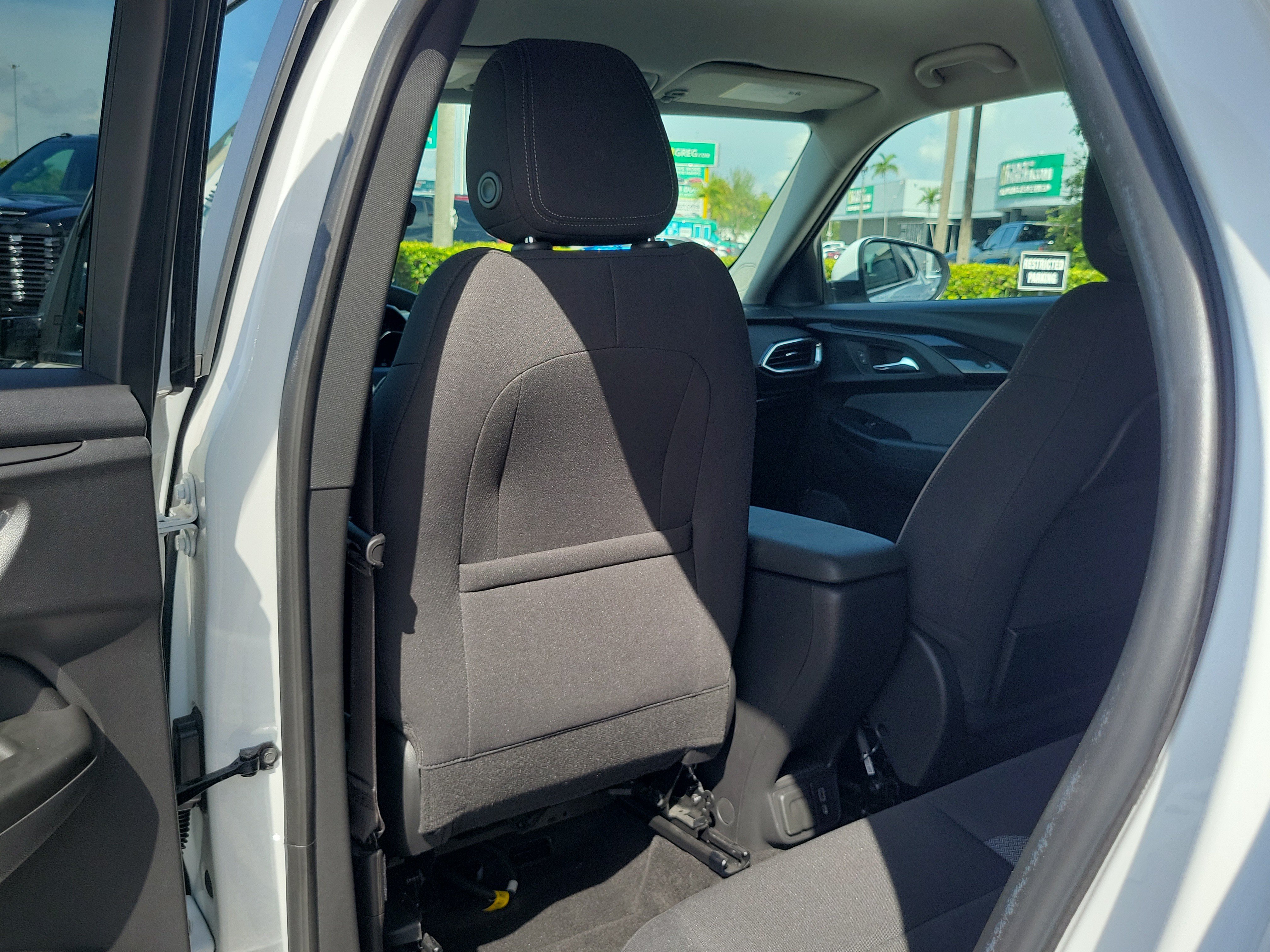 Used 2022 Chevrolet TrailBlazer LT w/ Convenience Package FWD image 14