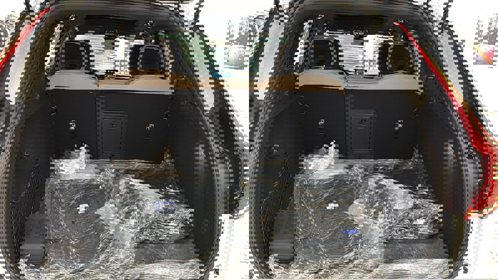 New 2026 Volvo XC60 T8 Plus w/ Protection Package Premier image 29