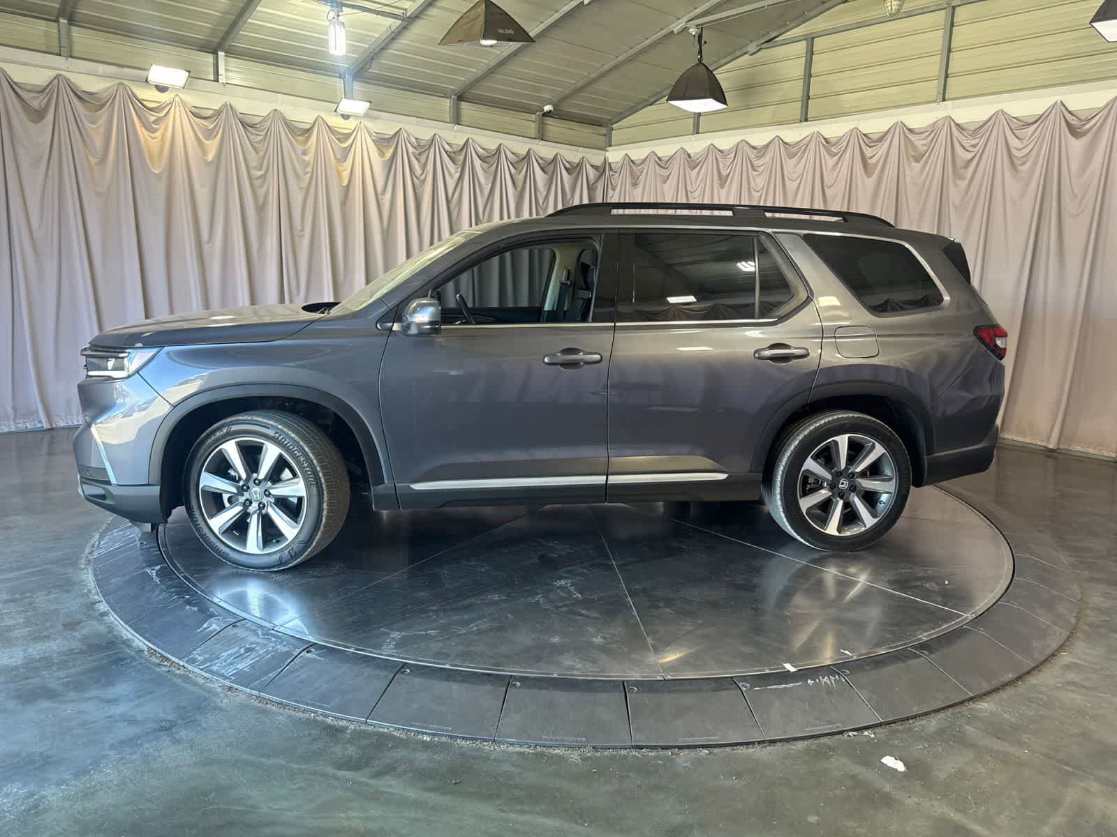 Used 2024 Honda Pilot Elite image 6
