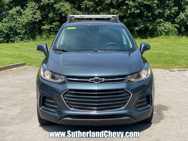 Used 2022 Chevrolet Trax LT w/ Premium Seat Package AWD/4WD image 2
