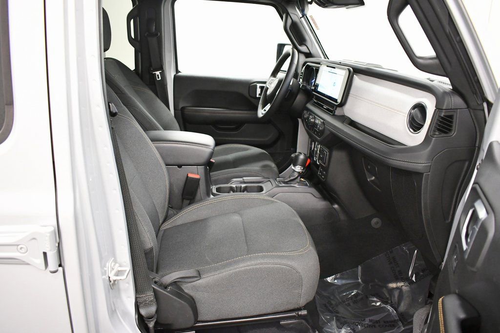 Used 2024 Jeep Wrangler Unlimited Sahara image 18