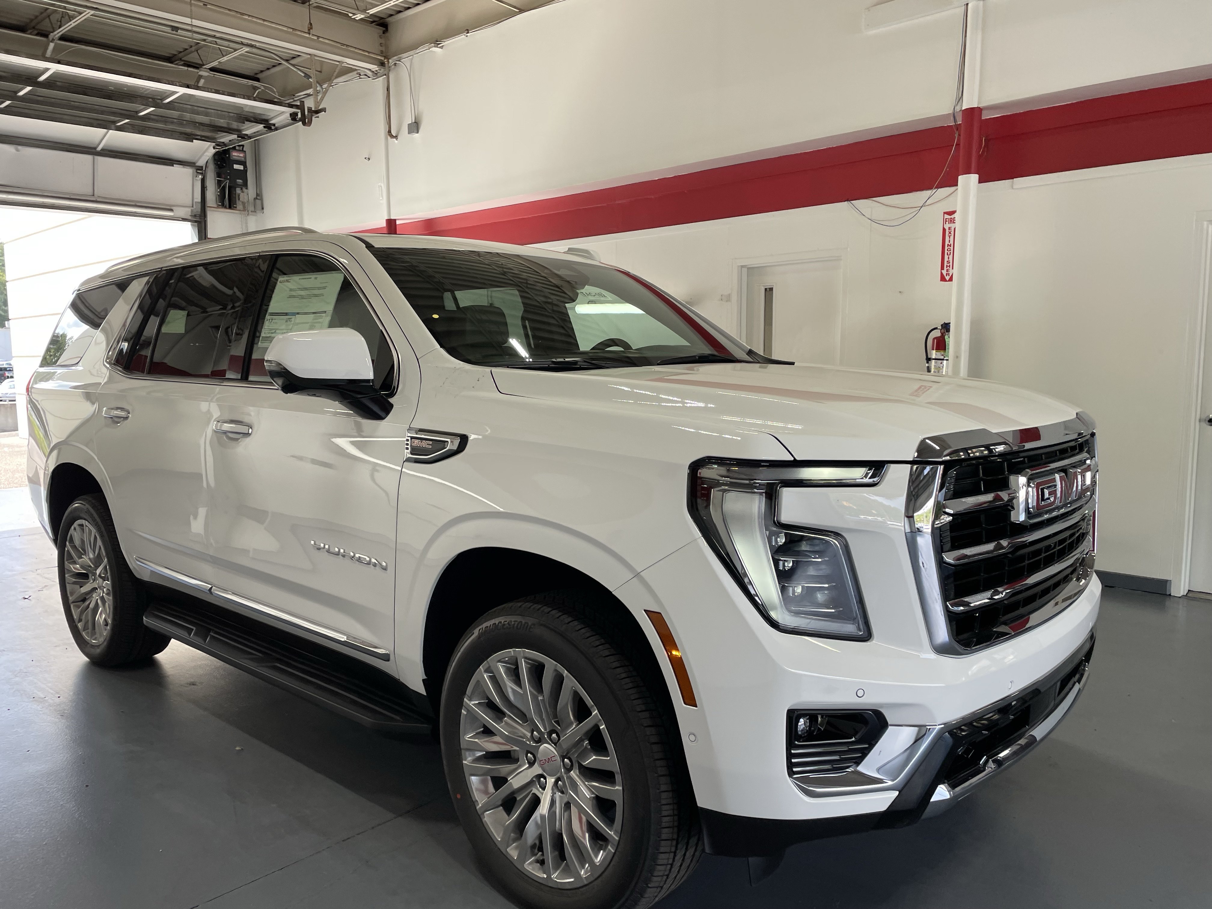 New 2027 GMC Yukon Elevation w/ Elevation Premium Package RWD image 3