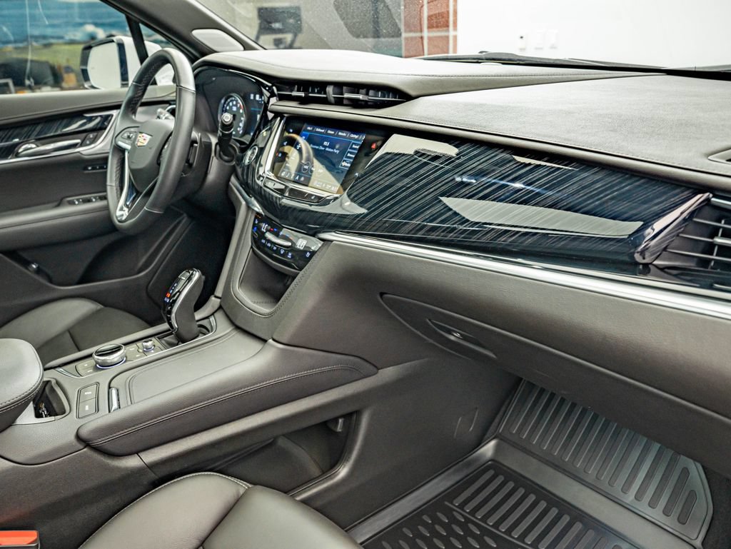 Used 2025 Cadillac XT6 Premium Luxury w/ Technology Package AWD/4WD image 37