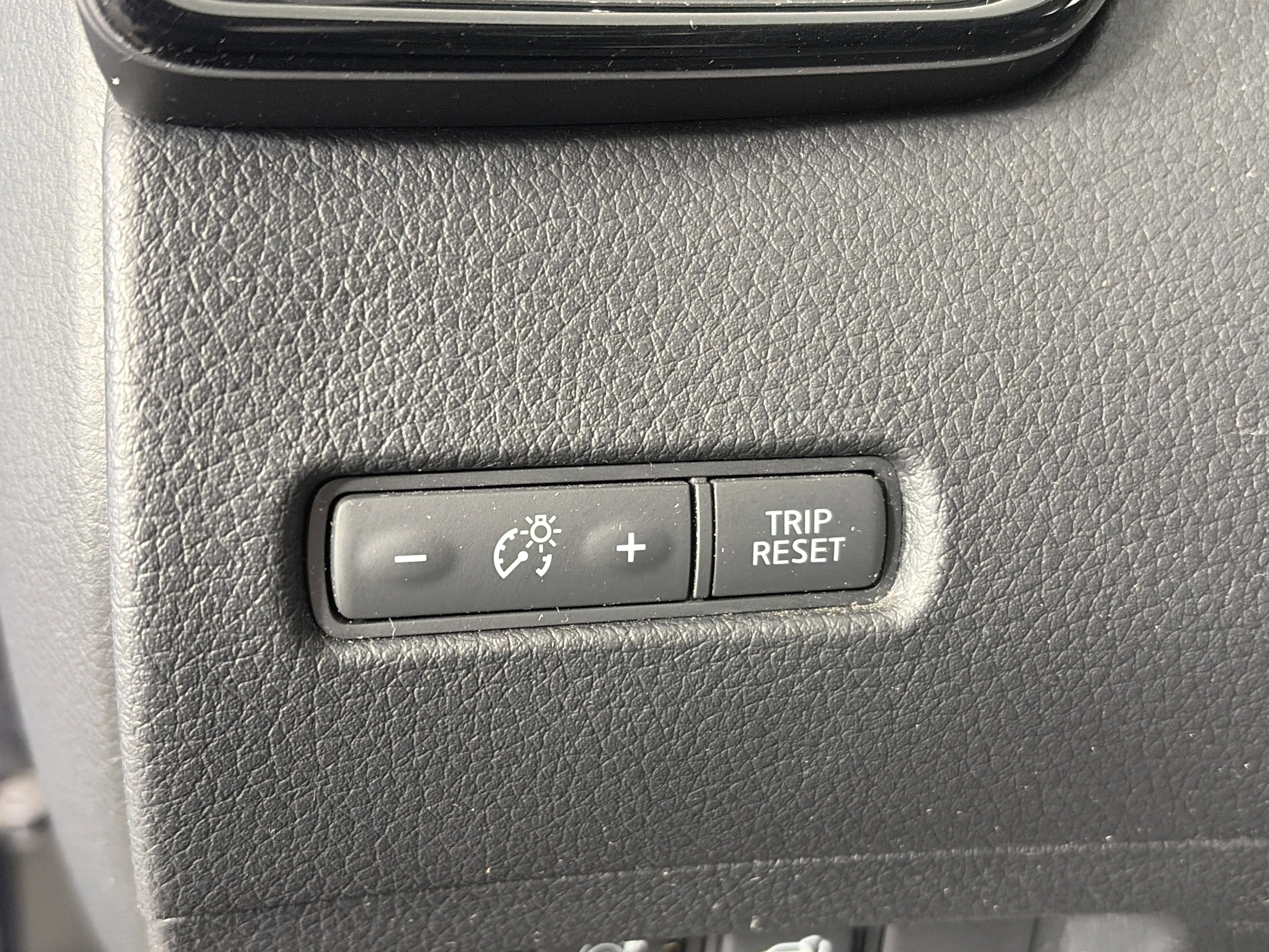 Used 2017 Nissan Rogue SV w/ SV Premium Package image 26