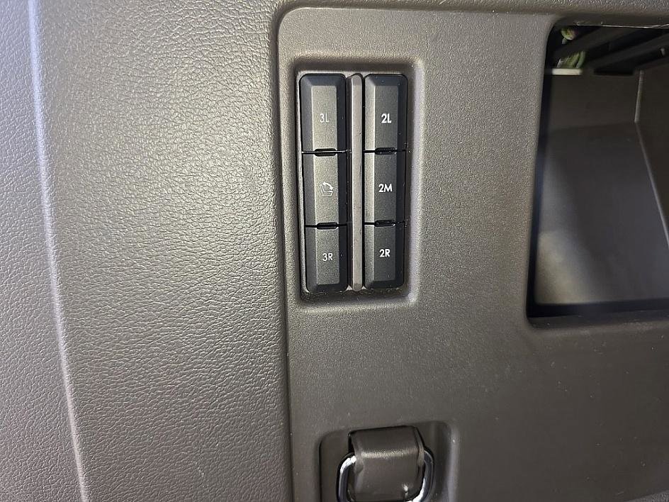 Used 2024 Lincoln Navigator Premiere image 32