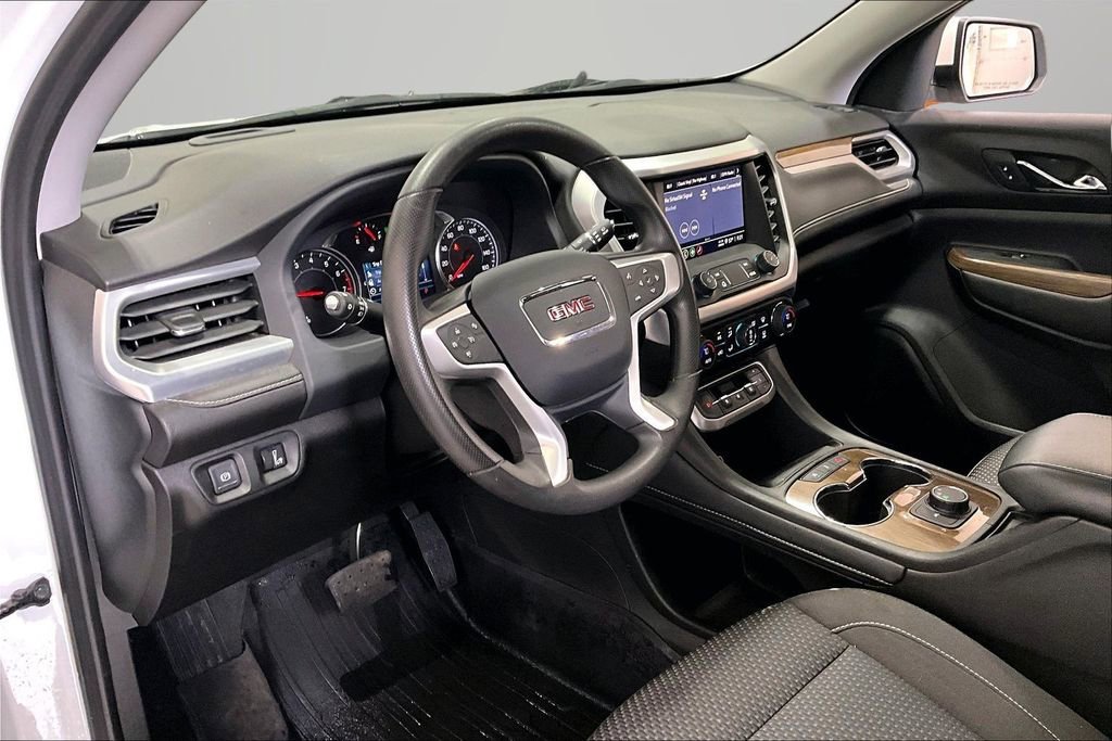 Used 2023 GMC Acadia SLE w/ LPO, Floor Liner Package FWD image 17