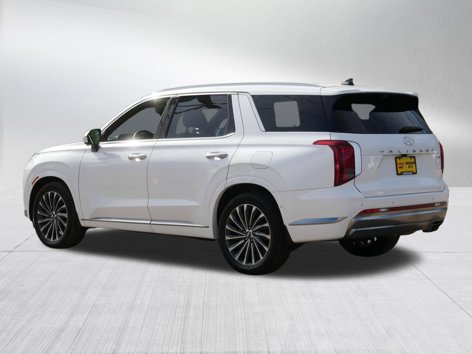 Used 2023 Hyundai Palisade Calligraphy w/ Winter Package AWD/4WD image 5