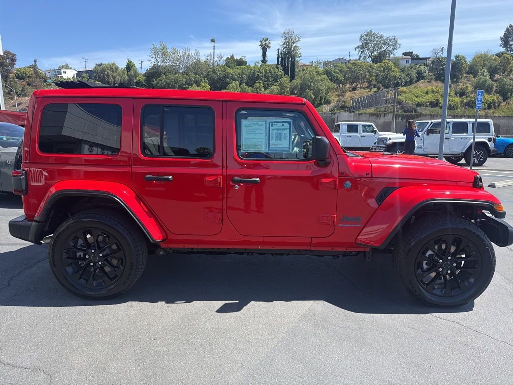 Certified 2025 Jeep Wrangler Unlimited Sahara w/ Safety Group AWD/4WD image 9