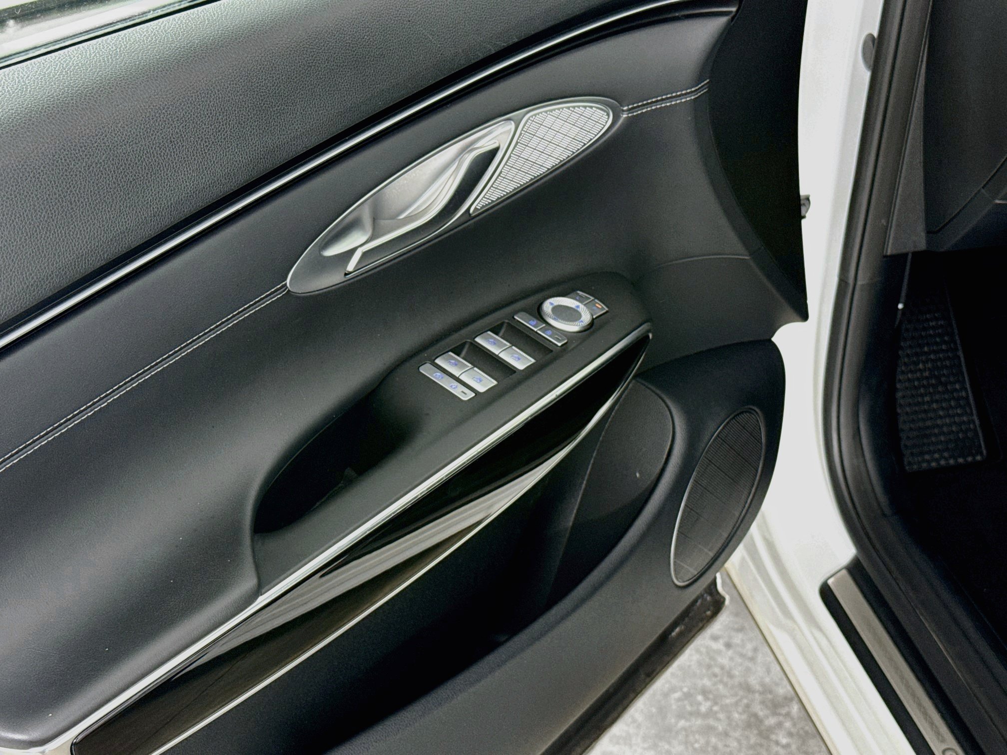 Used 2025 Genesis GV70 2.5T AWD/4WD image 19
