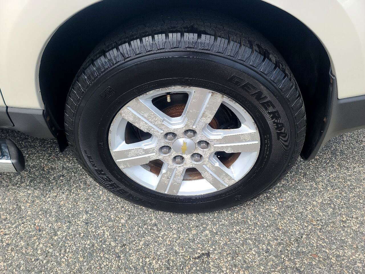 Used 2011 Chevrolet Traverse LT w/ LPO, 'HIT The Road' Package image 27