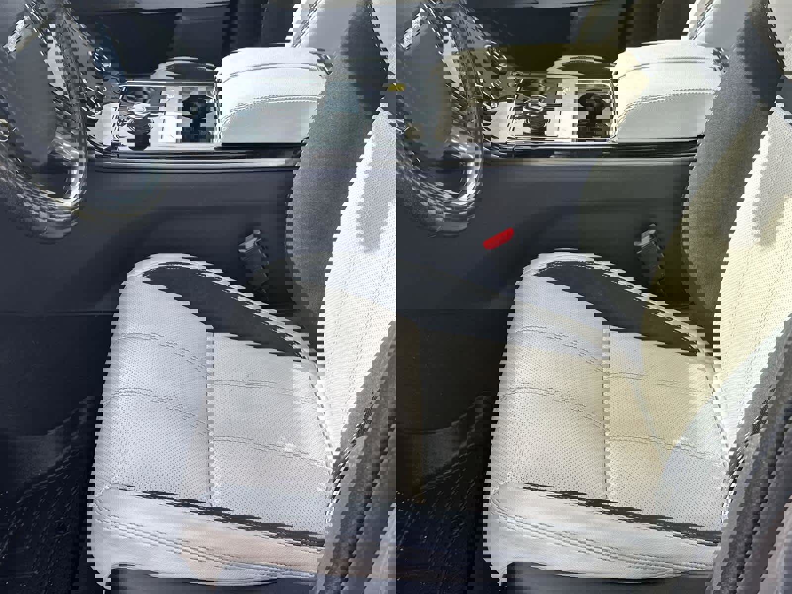 Used 2020 Land Rover Range Rover Velar S image 13