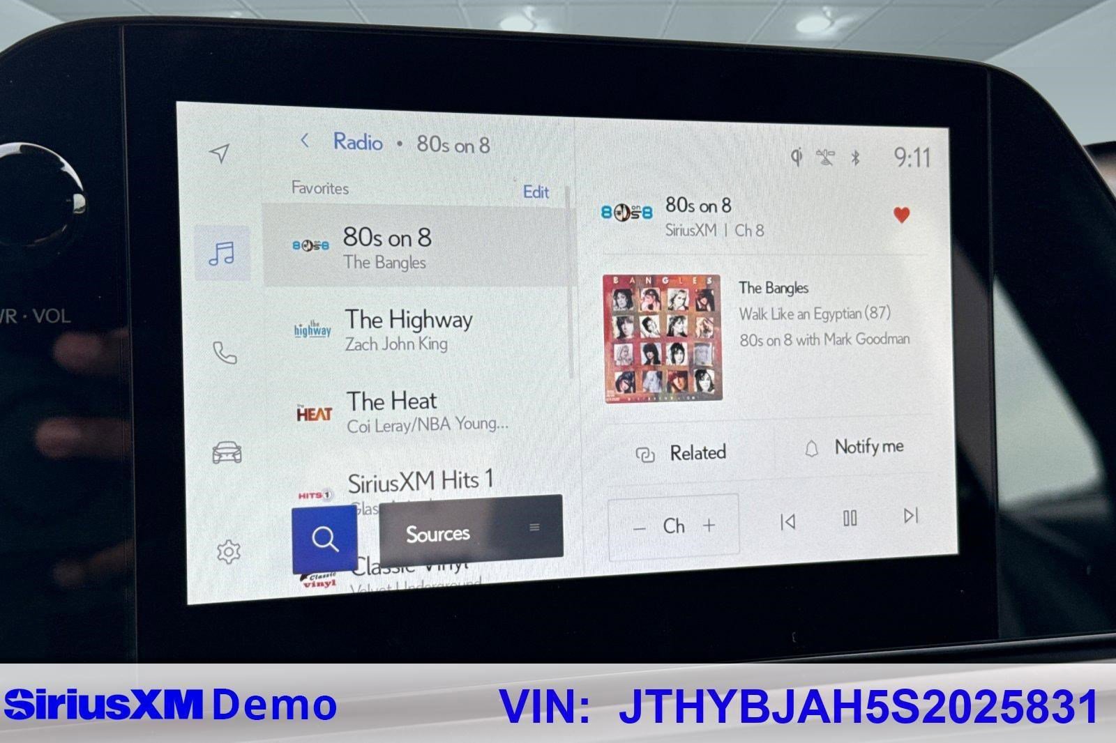 Certified 2025 Lexus UX 300h FWD image 36