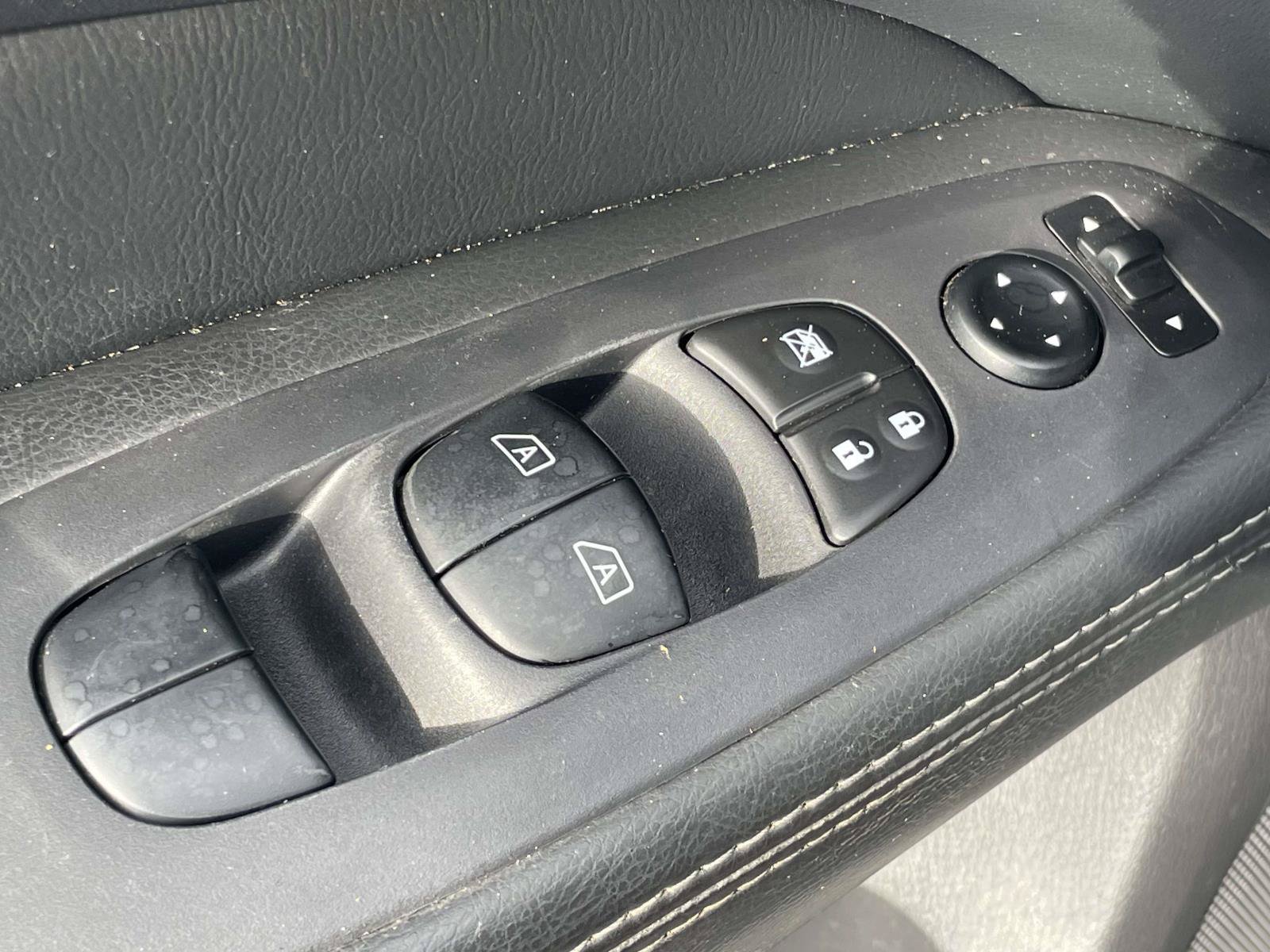 Used 2014 Nissan Pathfinder Platinum AWD/4WD image 17