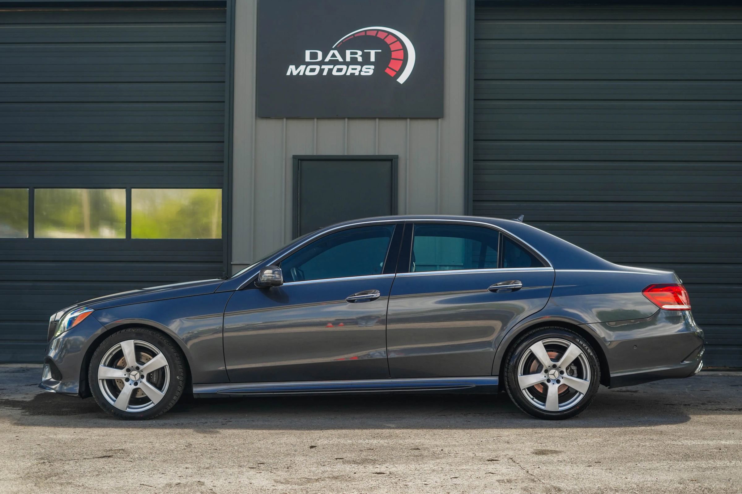 Used 2015 Mercedes-Benz E 250 BlueTEC 4MATIC Sedan image 4