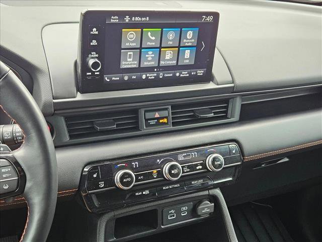 Used 2025 Honda Pilot TrailSport image 13