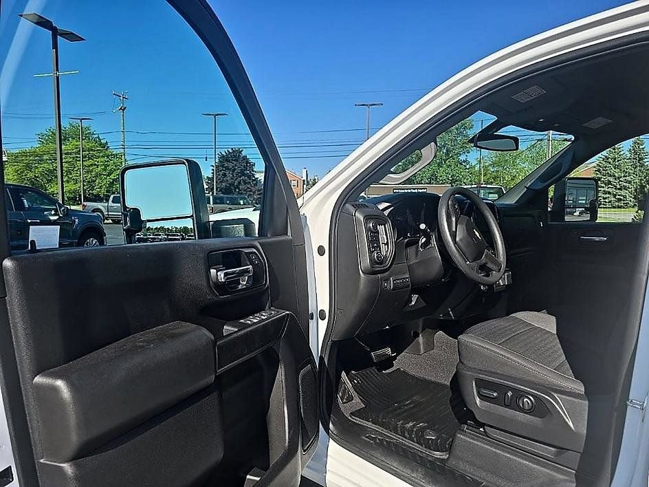 Used 2022 Chevrolet Silverado 2500 Custom w/ Custom Value Package AWD/4WD image 13